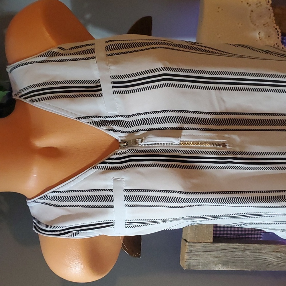 Candie's designed zipper pull tank top S NWOT - Picture 2 of 7